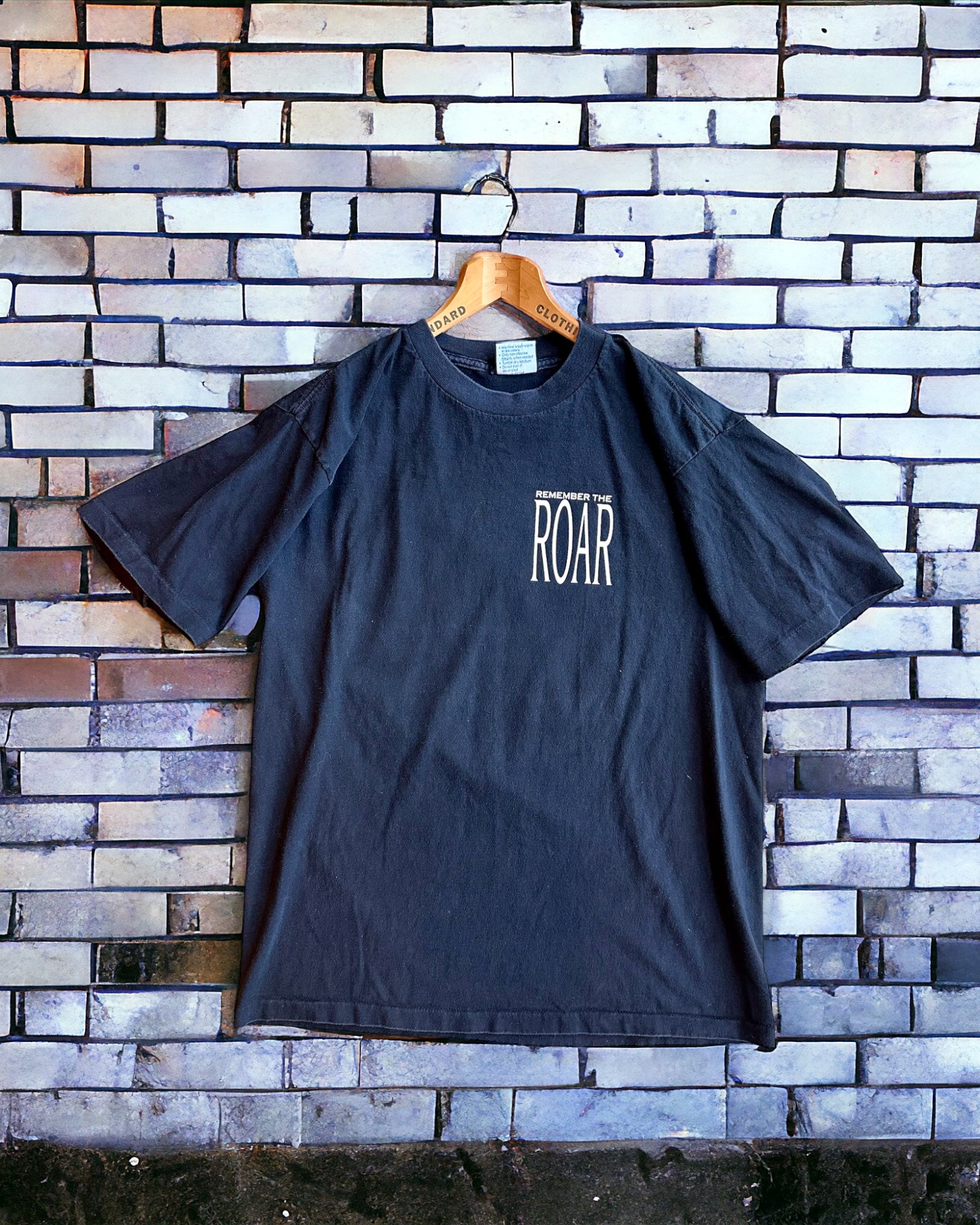 roar Tシャツ 1F02B523-E7CC-4E66-9B89-